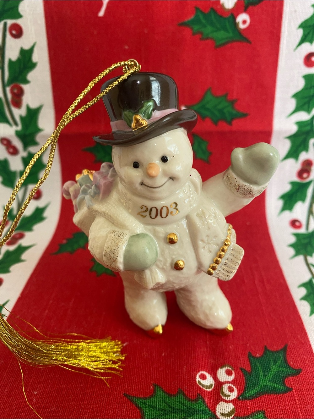 LENOX “Skating Into The Holidays” 2003 Snowman Christmas Ornament.